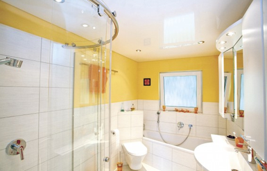 Натяжные потолки в ванной комнате