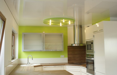 Натяжные потолки на кухне